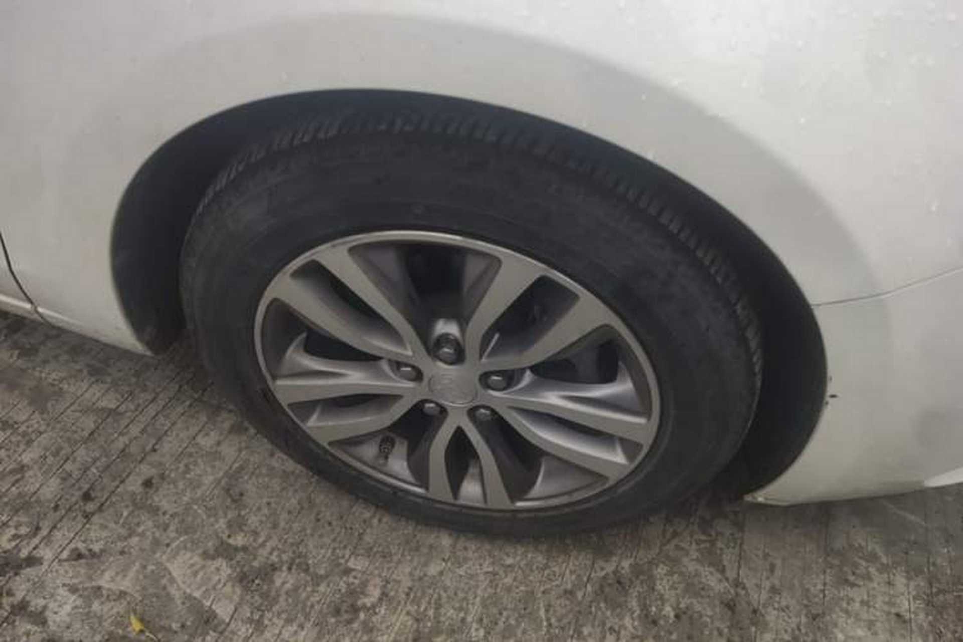 Used Buick GT 2021 Revised Version 1.3T Automatic Mild Hybrid Elite Edition Right Front Wheel Hub
