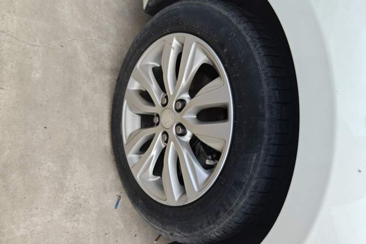 Used Buick GT 2021 Revised Version Flagship 1.5L Automatic Elite Edition Right Front Wheel Hub