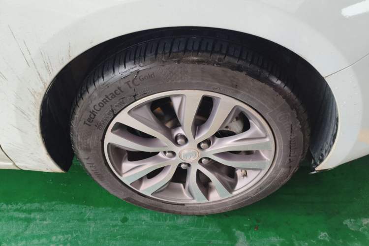 Used Buick GT 2021 Revised Version 1.3T Automatic Mild Hybrid Elite Edition Right Front Wheel Hub