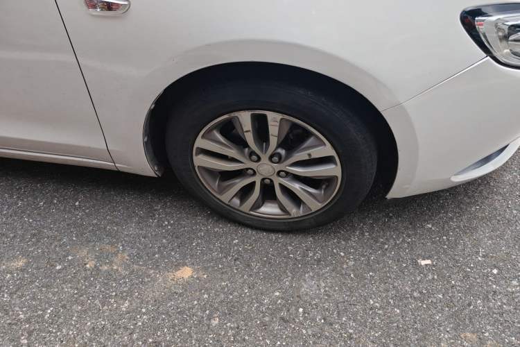 Used Buick GT 2021 Revised Version 1.3T Automatic Mild Hybrid Elite Edition Right Front Wheel Hub