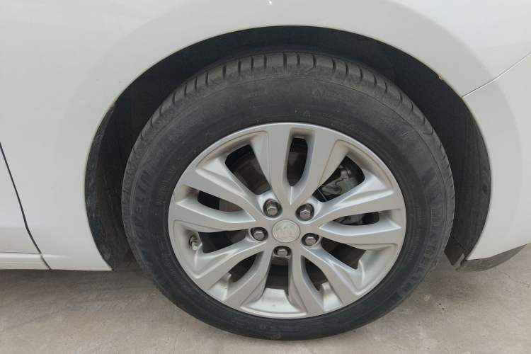 Used Buick GT 2021 Revised Version Flagship 1.5L Automatic Elite Edition Right Front Wheel Hub