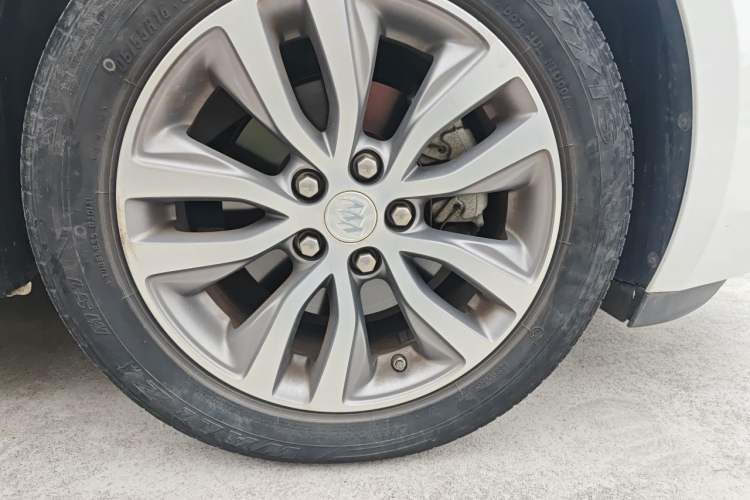 Used Buick GT 2021 Revised Version 1.3T Automatic Mild Hybrid Elite Edition Right Front Wheel Hub