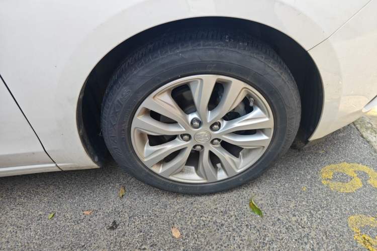 Used Buick GT 2021 Revised Version Flagship 1.5L Automatic Elite Edition Right Front Wheel Hub