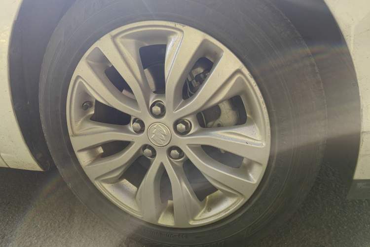 Used Buick GT 2021 Revised Version Flagship 1.5L Automatic Elite Edition Right Front Wheel Hub