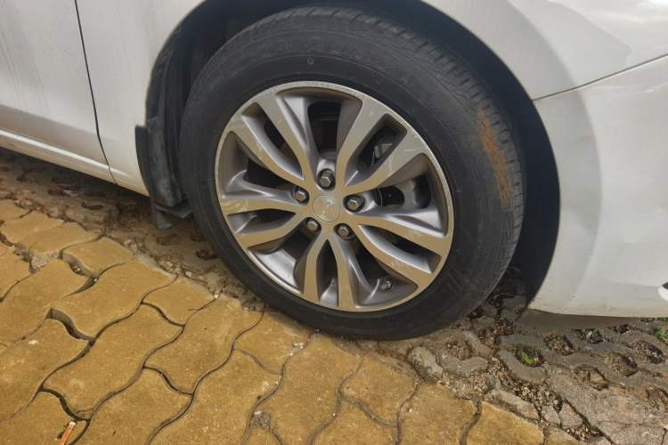 Used Buick GT 2021 Revised Version 1.3T Automatic Mild Hybrid Elite Edition Right Front Wheel Hub