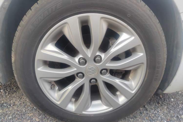 Used Buick GT 2021 Revised Version Flagship 1.5L Automatic Elite Edition Right Front Wheel Hub