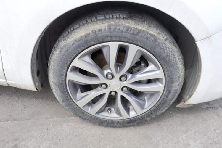 Used Buick GT 2021 Revised Version 1.3T Automatic Mild Hybrid Elite Edition Right Front Wheel Hub