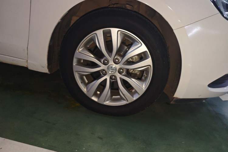 Used Buick GT 2021 Revised Version Flagship 1.5L Automatic Elite Edition Right Front Wheel Hub