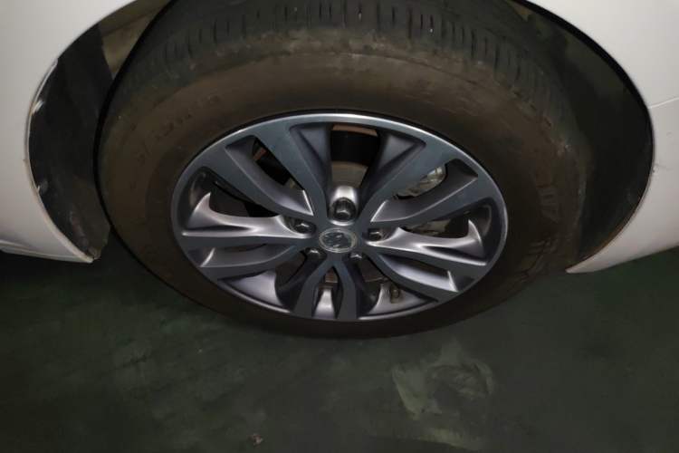 Used Buick GT 2021 Revised Version 1.3T Automatic Mild Hybrid Elite Edition Right Front Wheel Hub