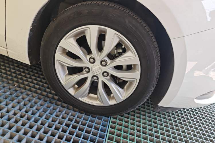 Used Buick GT 2021 Exemplar 1.5L Automatic Elite Version Right Front Wheel Hub