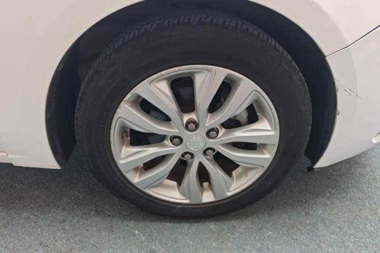 Used Buick GT 2021 Revised Version Flagship 1.5L Automatic Entry-Level Trim Right Front Wheel Hub