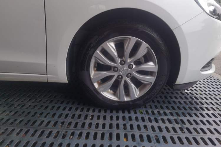 Used Buick GT 2021 Revised Version Flagship 1.5L Automatic Elite Edition Right Front Wheel Hub