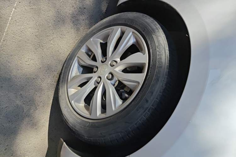 Used Buick GT 2021 Revised Version Flagship 1.5L Automatic Elite Edition Right Front Wheel Hub