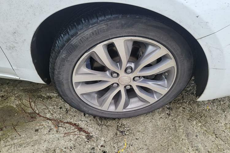 Used Buick GT 2021 1.3T Automatic Mild Hybrid Elite Version Right Front Wheel Hub