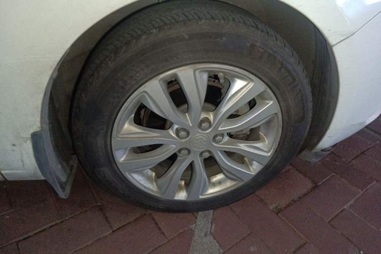 Used Buick GT 2021 Revised Version Flagship 1.5L Automatic Elite Edition Right Front Wheel Hub