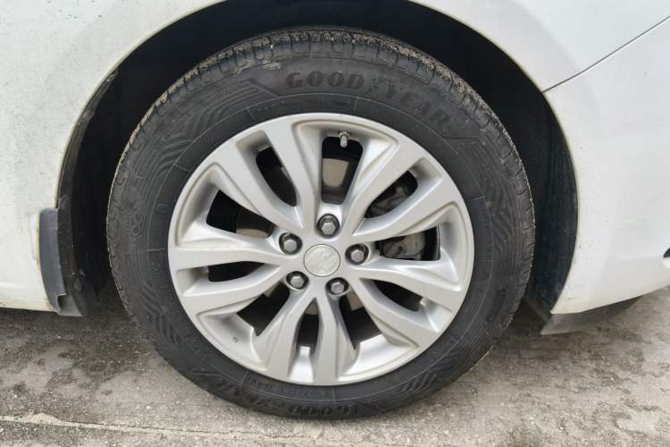 Used Buick GT 2021 Exemplar 1.5L Automatic Elite Version Right Front Wheel Hub