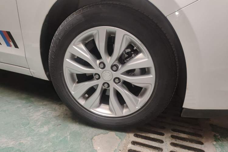 Used Buick GT 2021 Revised Version Flagship 1.5L Automatic Elite Edition Right Front Wheel Hub