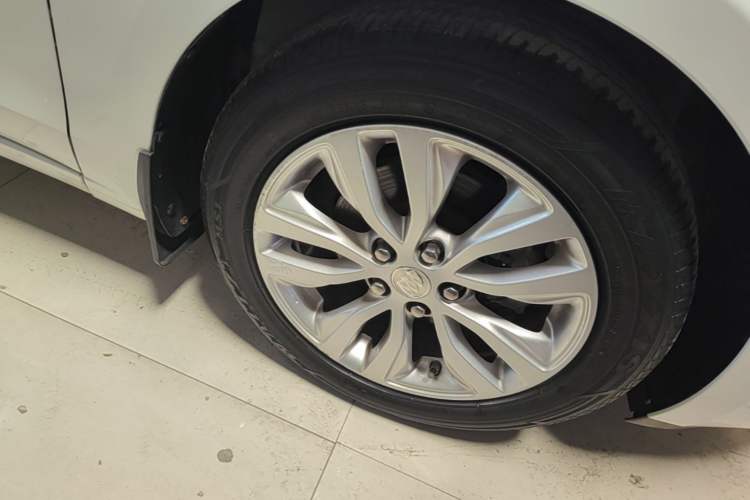 Used Buick GT 2021 Exemplar 1.5L Automatic Elite Version Right Front Wheel Hub