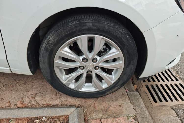 Used Buick GT 2021 Exemplar 1.5L Automatic Elite Version Right Front Wheel Hub