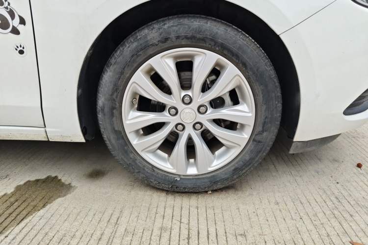 Used Buick GT 2021 Revised Version Flagship 1.5L Automatic Elite Edition Right Front Wheel Hub