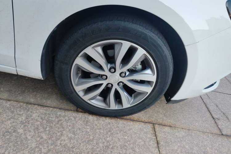 Used Buick GT 2021 Revised Version 1.3T Automatic Mild Hybrid Elite Edition Right Front Wheel Hub