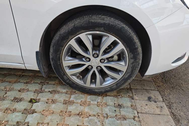 Used Buick GT 2021 1.3T Automatic Mild Hybrid Elite Version Right Front Wheel Hub