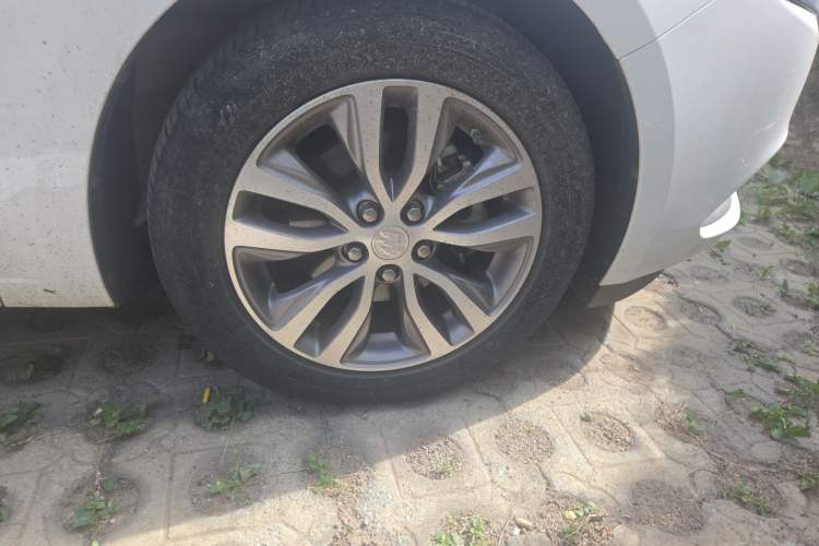 Used Buick GT 2021 Revised Version 1.3T Automatic Mild Hybrid Elite Edition Right Front Wheel Hub