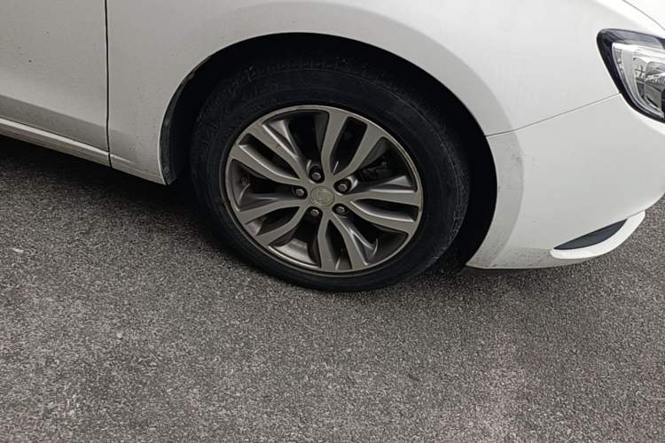 Used Buick GT 2021 1.3T Automatic Mild Hybrid Elite Version Right Front Wheel Hub