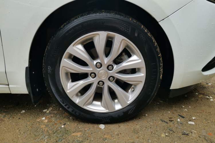 Used Buick GT 2021 Revised Version Flagship 1.5L Automatic Elite Edition Right Front Wheel Hub