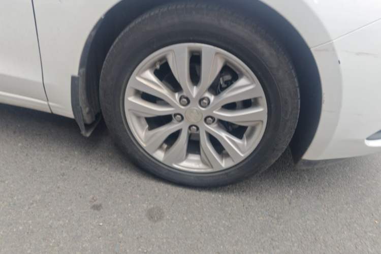 Used Buick GT 2021 Revised Version Flagship 1.5L Automatic Elite Edition Right Front Wheel Hub