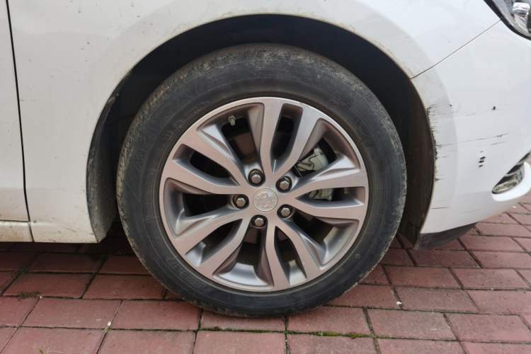 Used Buick GT 2021 Revised Version 1.3T Automatic Mild Hybrid Elite Edition Right Front Wheel Hub