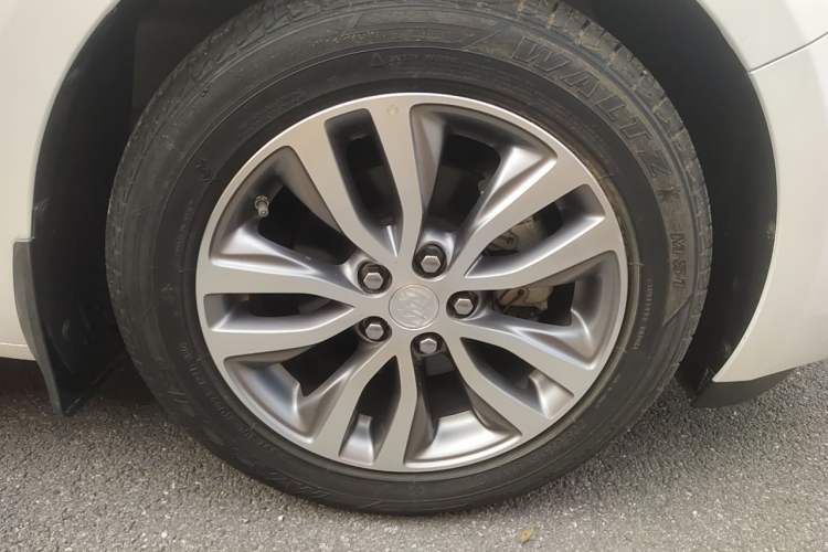 Used Buick GT 2021 Revised Version 1.3T Automatic Mild Hybrid Elite Edition Right Front Wheel Hub
