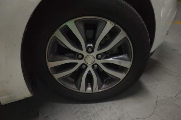 Used Buick GT 2021 Revised Version 1.3T Automatic Mild Hybrid Elite Edition Right Front Wheel Hub