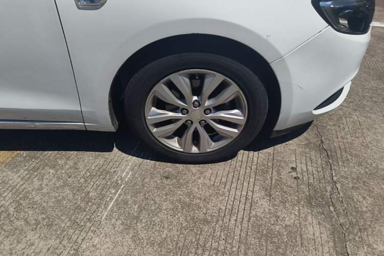 Used Buick GT 2021 Revised Version Flagship 1.5L Automatic Elite Edition Right Front Wheel Hub
