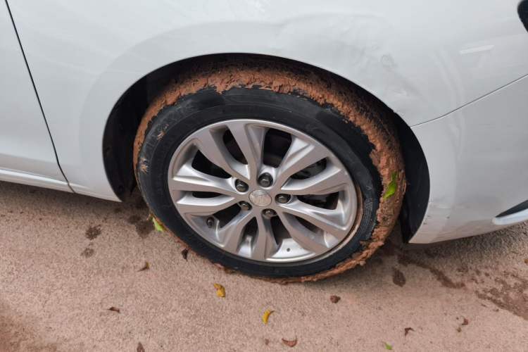 Used Buick GT 2021 Revised Version Flagship 1.5L Automatic Elite Edition Right Front Wheel Hub