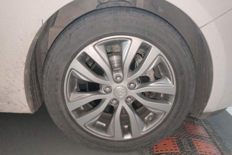 Used Buick GT 2021 Revised Version Flagship 1.5L Automatic Elite Edition Right Front Wheel Hub