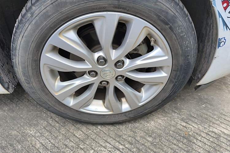 Used Buick GT 2021 Revised Version Flagship 1.5L Automatic Elite Edition Right Front Wheel Hub