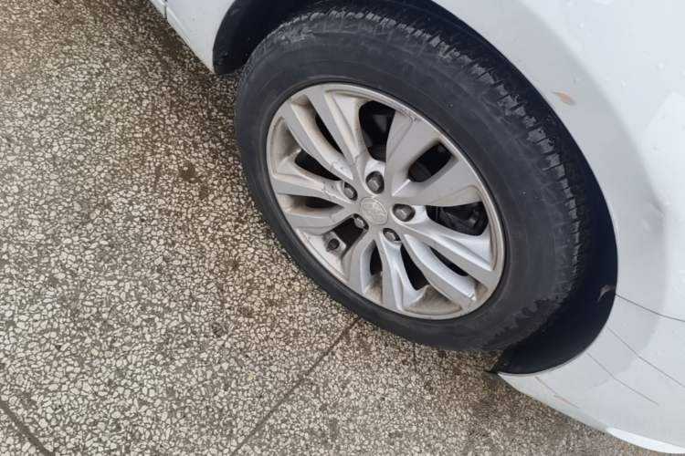 Used Buick GT 2021 Revised Version Flagship 1.5L Automatic Elite Edition Right Front Wheel Hub