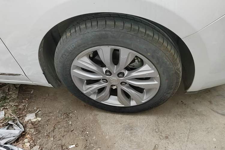 Used Buick GT 2021 Revised Version Flagship 1.5L Automatic Entry-Level Trim Right Front Wheel Hub