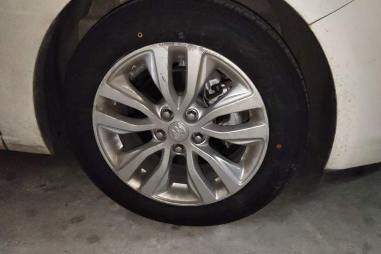 Used Buick GT 2021 Revised Version Flagship 1.5L Automatic Elite Edition Right Front Wheel Hub