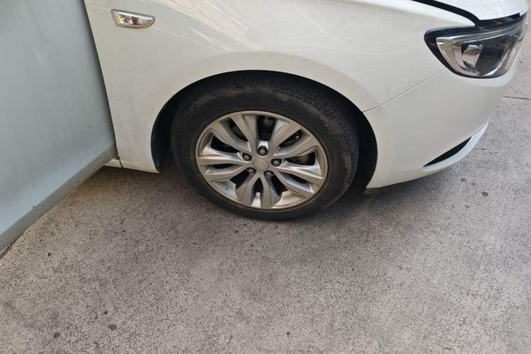 Used Buick GT 2021 Revised Version Flagship 1.5L Automatic Elite Edition Right Front Wheel Hub