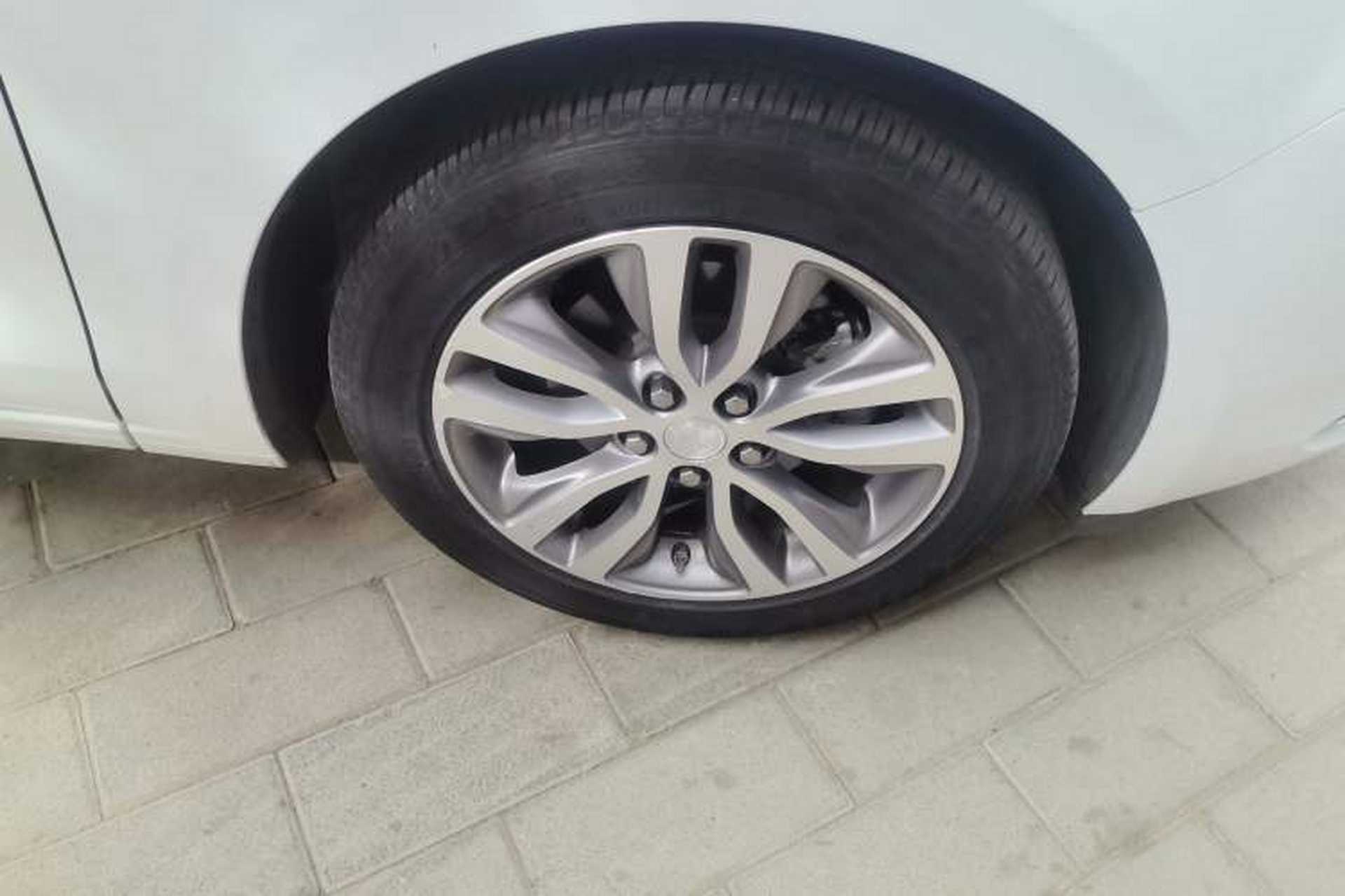 Used Buick GT 2021 Revised Version 1.3T Automatic Mild Hybrid Elite Edition Right Front Wheel Hub