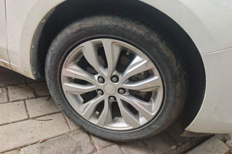 Used Buick GT 2021 Revised Version Flagship 1.5L Automatic Elite Edition Right Front Wheel Hub