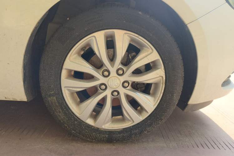 Used Buick GT 2021 Revised Version Flagship 1.5L Automatic Elite Edition Right Front Wheel Hub