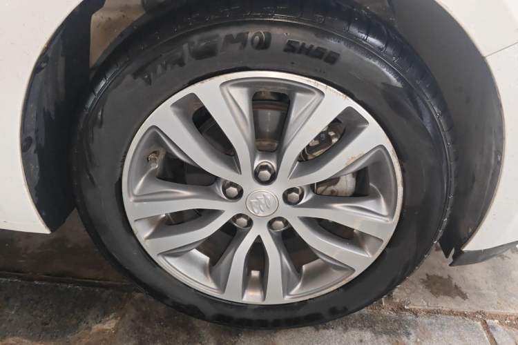 Used Buick GT 2021 1.3T Automatic Mild Hybrid Elite Version Right Front Wheel Hub