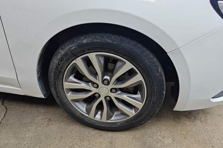 Used Buick GT 2021 Revised Version 1.3T Automatic Mild Hybrid Elite Edition Right Front Wheel Hub