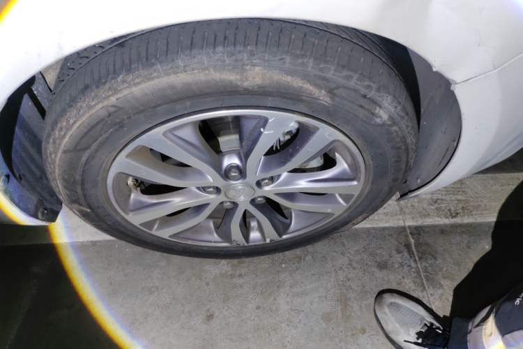 Used Buick GT 2021 Revised Version 1.3T Automatic Mild Hybrid Elite Edition Right Front Wheel Hub