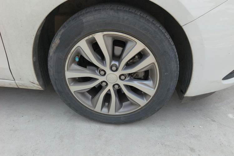 Used Buick GT 2021 Revised Version 1.3T Automatic Mild Hybrid Elite Edition Right Front Wheel Hub