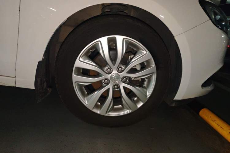 Used Buick GT 2021 Revised Version Flagship 1.5L Automatic Elite Edition Right Front Wheel Hub