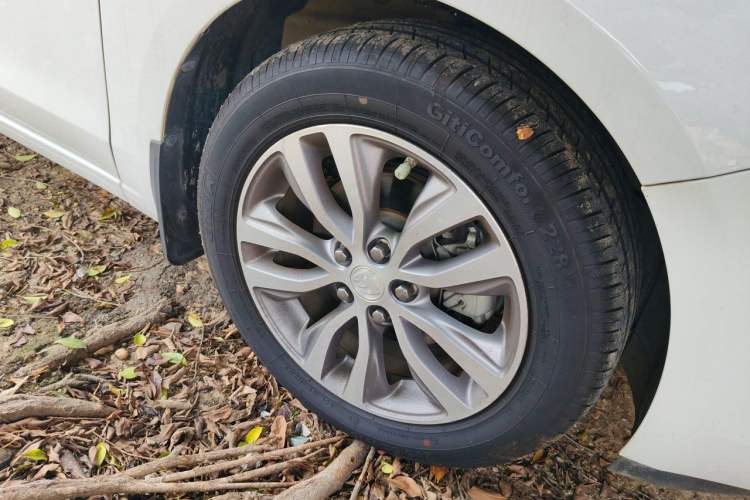 Used Buick GT 2021 1.3T Automatic Mild Hybrid Elite Version Right Front Wheel Hub